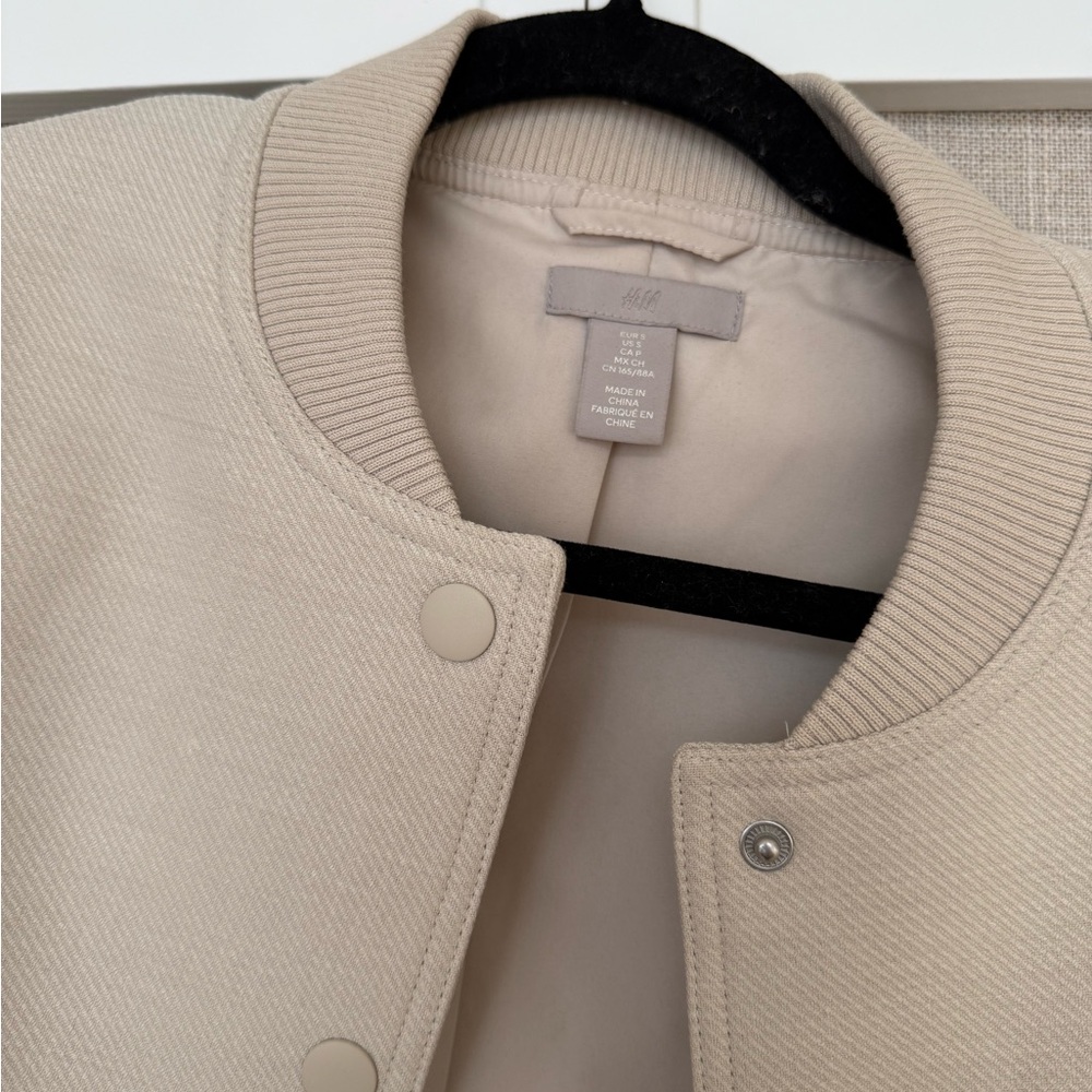 H&M Women's Cream Cropped Jacket - Picture 3 of 5